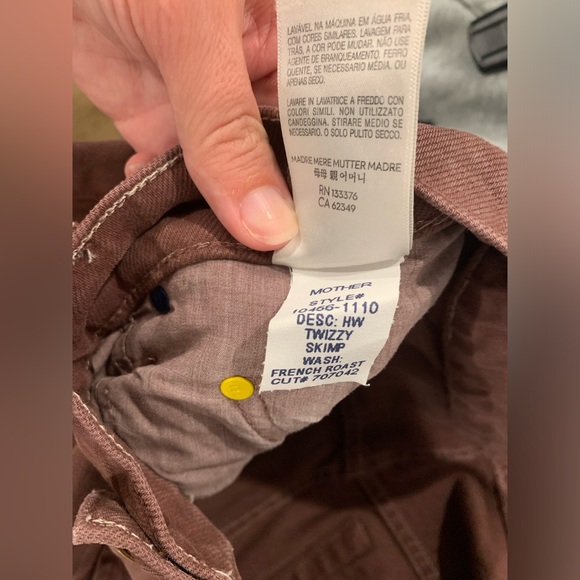 NWOT MOTHER SNACKS jeans size 27 French Roast wash - Picture 11 of 11